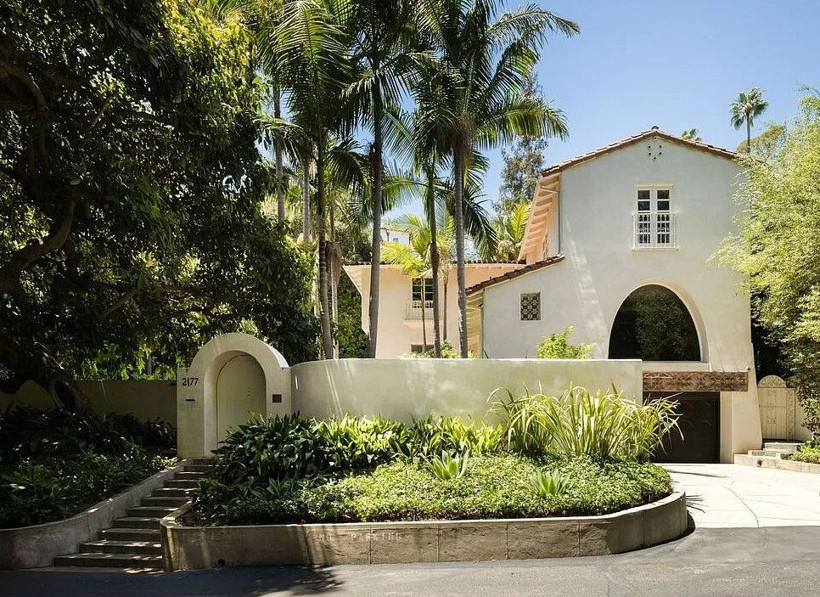 Ünlü oyuncu, kocasının intihar ettiği evi satışa çıkardı - Resim: 1