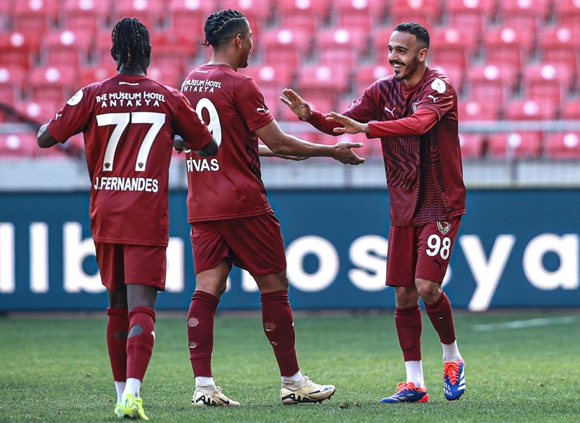 Hatayspor ne yapsa olmadı: 5 gollü maçta Antalyaspor nefes aldı - Resim : 2