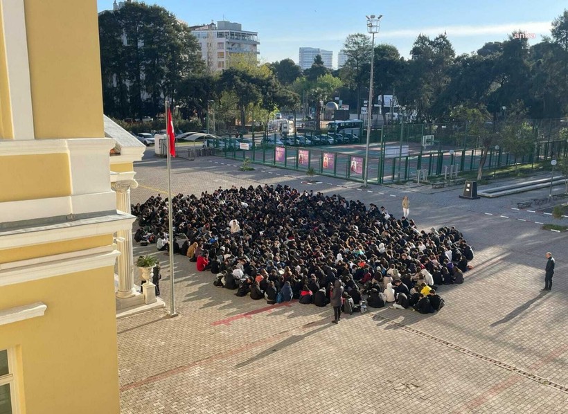 Liselilerden sessiz çığlık: Öğretmenime dokunma! - Resim : 1