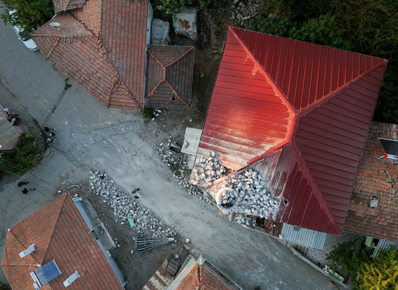 Balıkesir Sındırgı depreminden can yakan kareler - Resim: 32