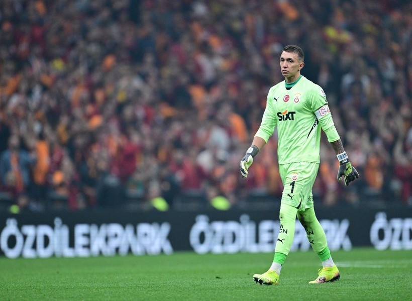 Galatasaray'ın transfer planı belli oldu: Omurgaya mini tedavi - Resim: 7