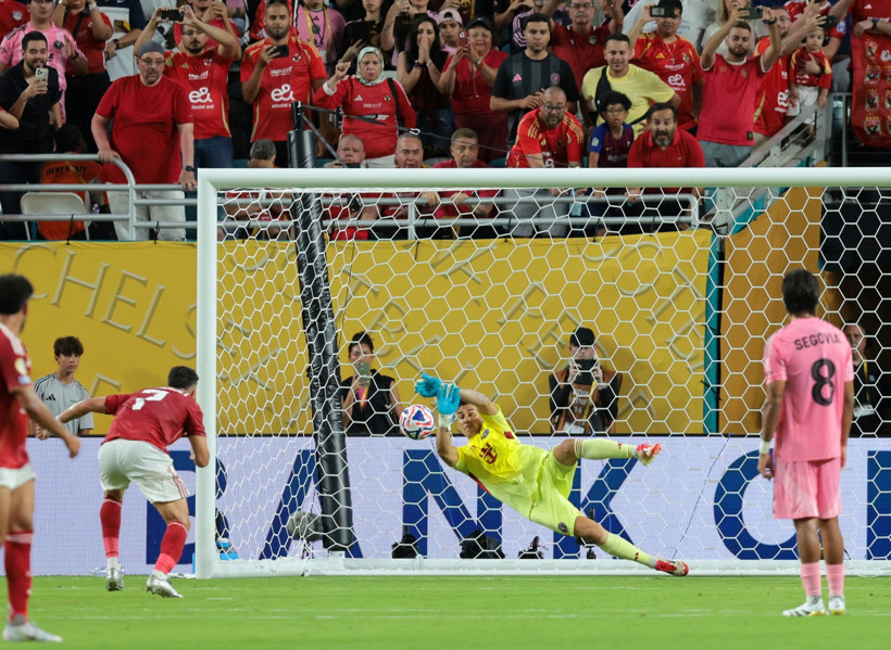 Hocasını dinlemedi, penaltıyı kaçırdı: Trezeguet'ye ceza - Resim : 1