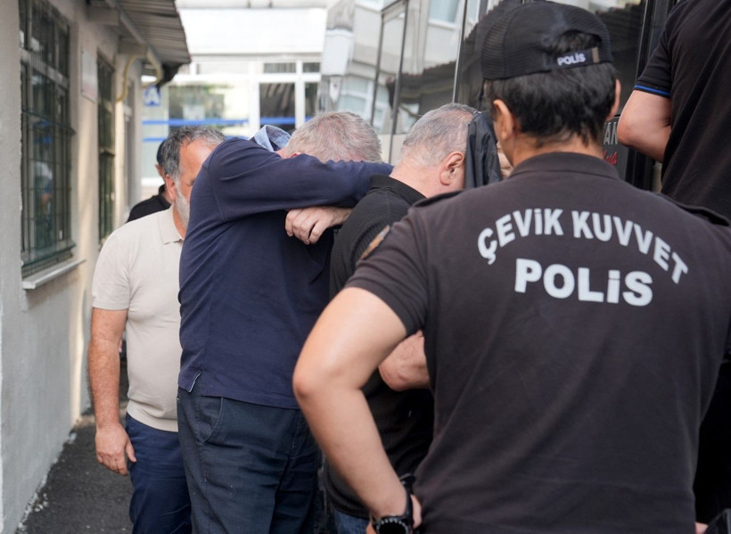 Aralarında profesör de var: Yüzlerini gizlediler - Resim: 13
