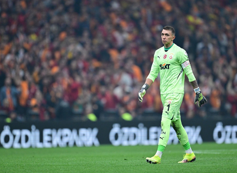 Muslera'nın golüne kızmıştı: Mourinho, 22 yıl önce kaleciye penaltı attırmış - Resim : 1