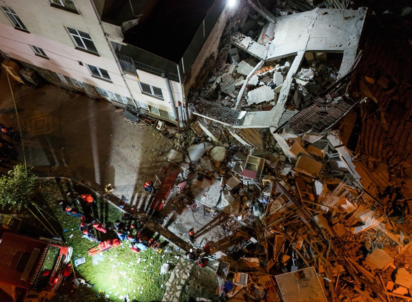 Balıkesir Sındırgı depreminden can yakan kareler - Resim: 9