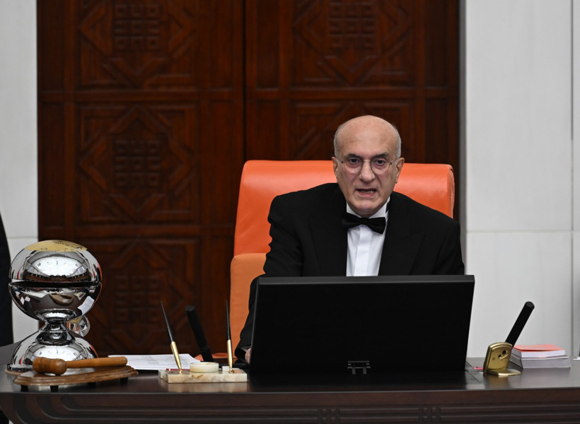 AKP'liler birden ayaklandı, başkanvekili çileden çıktı: Bitirelim lütfen - Resim : 1