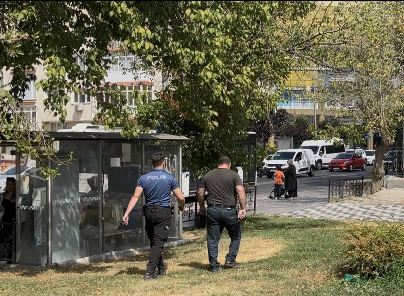 Eline geçirdiği sandalyeyi kendisine küfreden adamın başında kırdı - Resim : 1