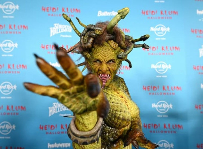 Partiye Medusa kostümüyle gelen ünlü ismi kimse tanıyamadı - Resim: 3