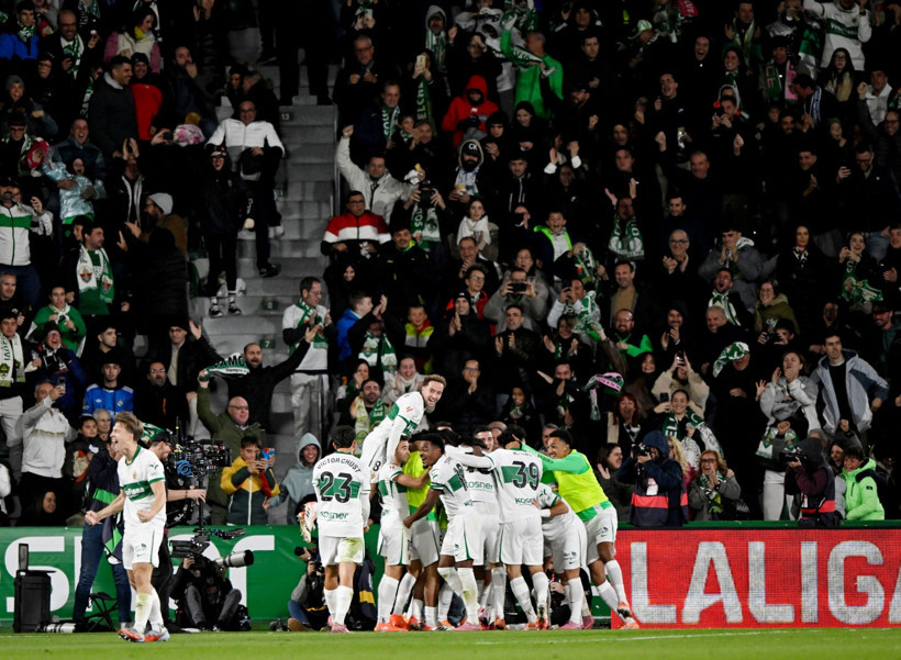 Real Madrid'e 'kendi evlatları' çelme taktı: 2-2 - Resim : 1