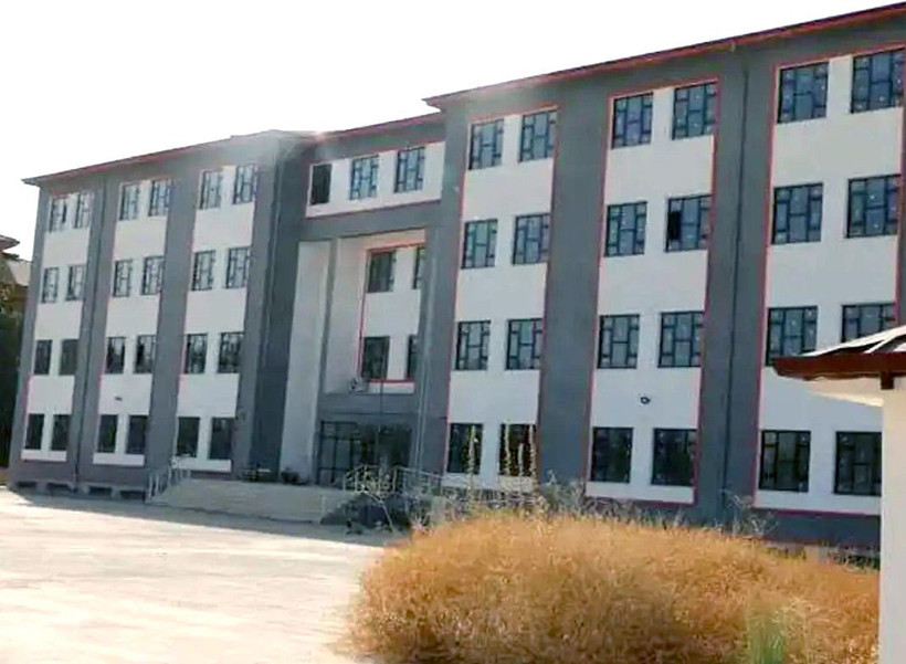 Müteaahit battı, taşeronlar talan etti, okullar bağımlı merkezi oldu - Resim : 2