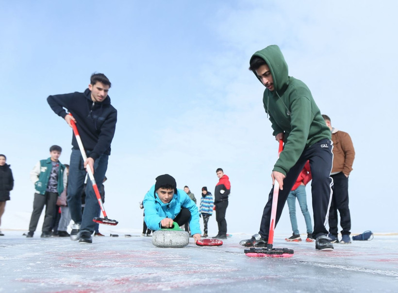 Çıldır Gölü curling sporcularının antrenman sahası oldu - Resim: 3