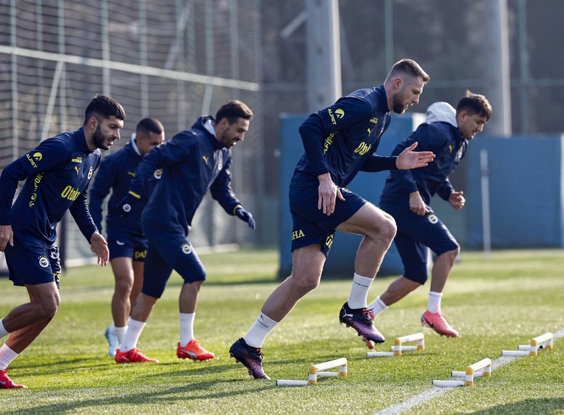 Fenerbahçe'de yeni yıldızlar sahaya çıktı - Resim: 5