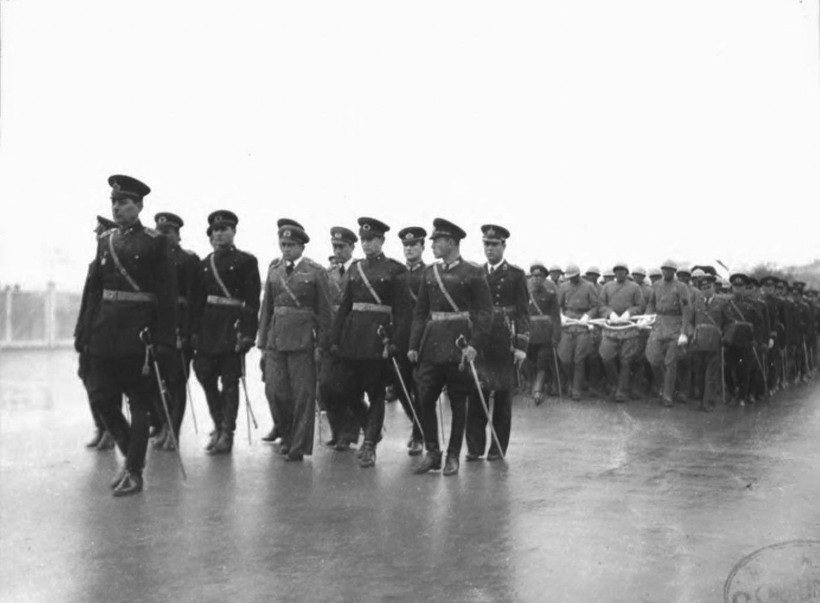 Gözyaşlarıyla tarihe geçen anlar: Atatürk’ün cenaze yolculuğu - Resim: 51