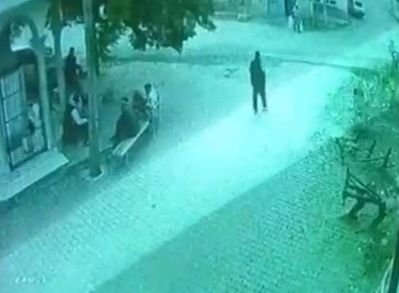 93 yaşında dehşet saçtı: 3 yaralı - Resim : 1