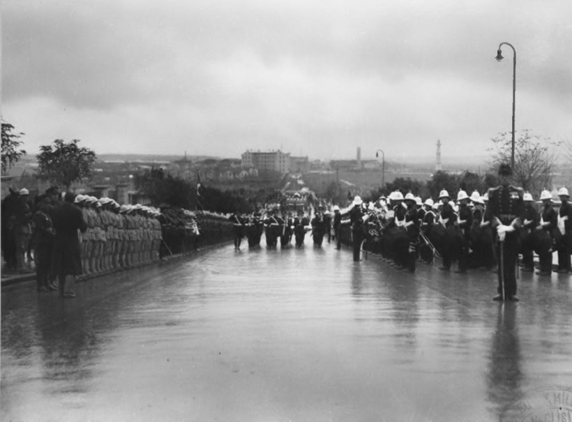 Gözyaşlarıyla tarihe geçen anlar: Atatürk’ün cenaze yolculuğu - Resim: 49