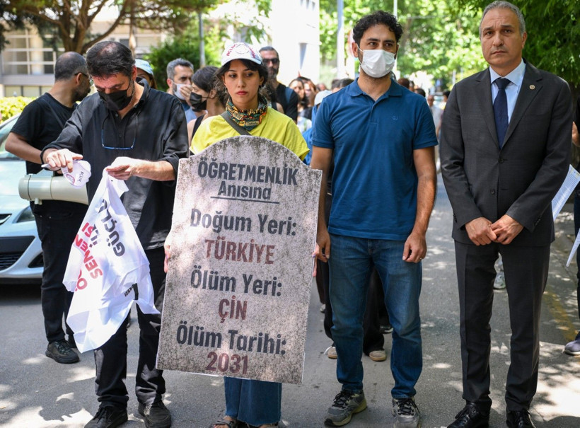 Yusuf Tekin 'istedi' öğretmenler bakanlığa yürüdü - Resim: 1