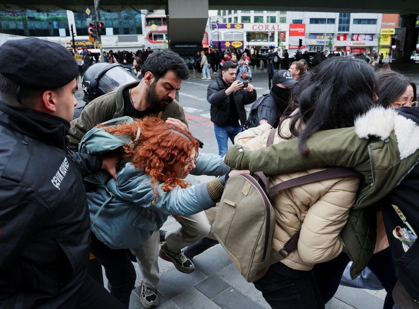 Fotoğraflarla yaka paça 1 Mayıs - Resim: 4