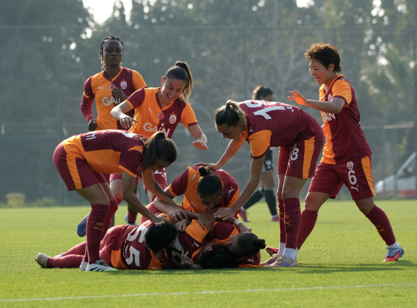 Galatasaray, derbide Beşiktaş'ı dağıttı: 5-0! - Resim : 1