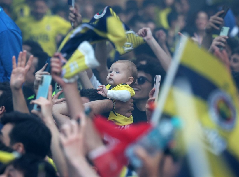Euroleague şampiyonu Fenerbahçe Beko, Bağdat Caddesi'ni ateşe verdi! - Resim: 23