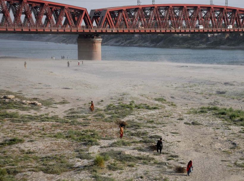 Hava saldırıları bitti, su savaşı başladı - Resim : 1