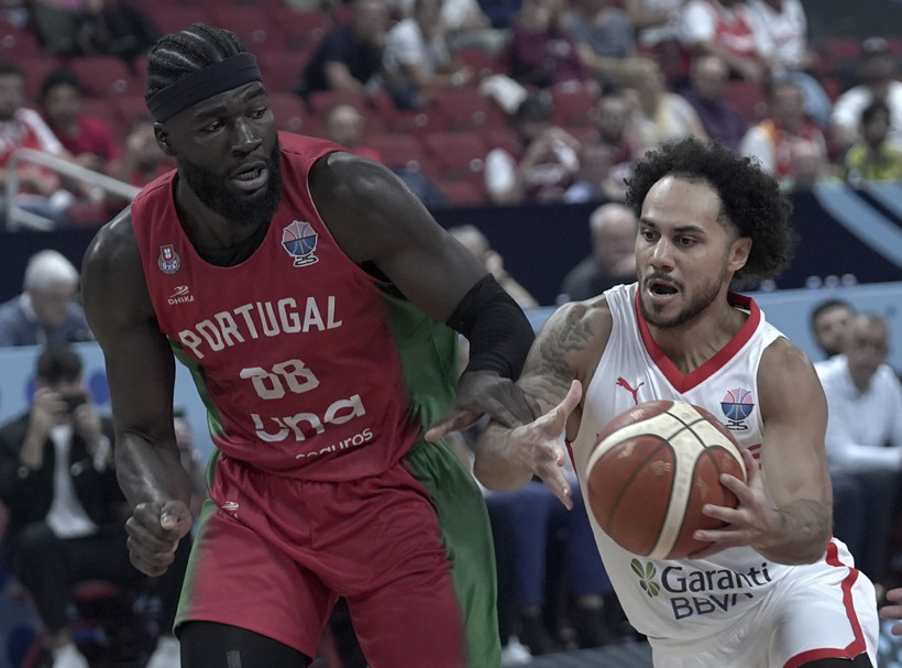 12 Dev Adam, Portekiz'i parkeye gömdü: Son 16 garanti - Resim : 1