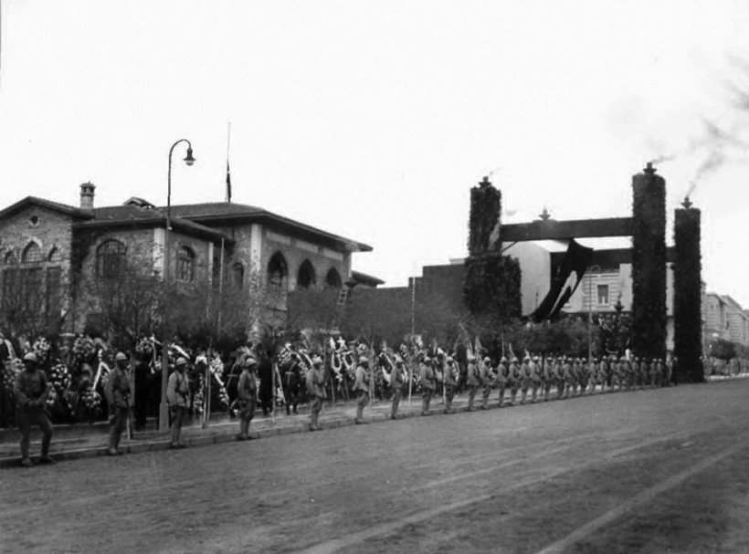 Gözyaşlarıyla tarihe geçen anlar: Atatürk’ün cenaze yolculuğu - Resim: 10