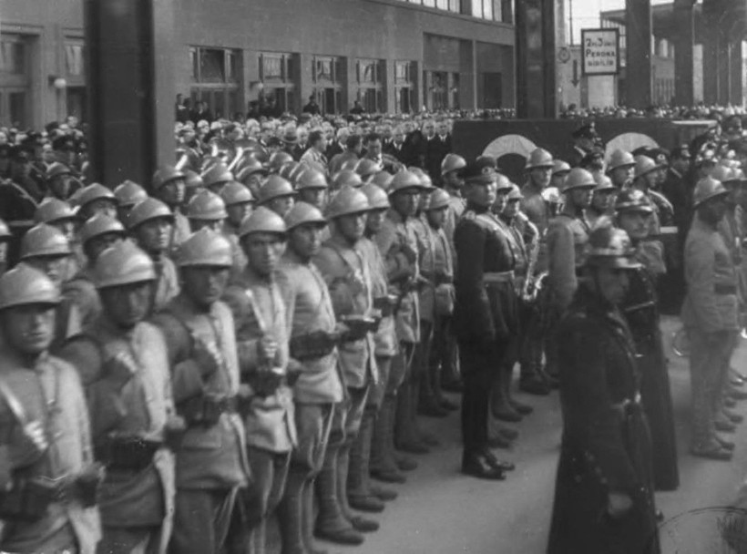 Gözyaşlarıyla tarihe geçen anlar: Atatürk’ün cenaze yolculuğu - Resim: 17