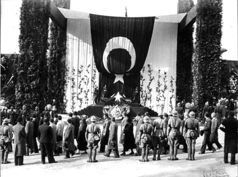 Gözyaşlarıyla tarihe geçen anlar: Atatürk’ün cenaze yolculuğu - Resim: 27