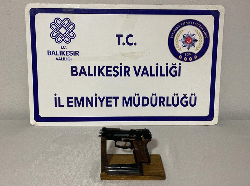 Balıkesir'de CHP aracına silahlı saldırı - Resim : 1