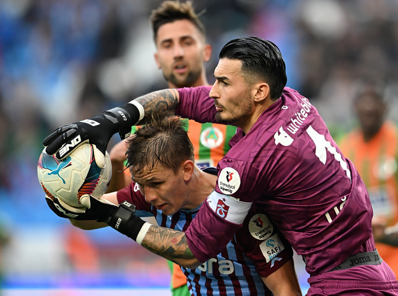 Trabzonspor 7 gollü çılgın maçta Alanyaspor'u devirdi: 3'te 3 yaptılar - Resim : 1
