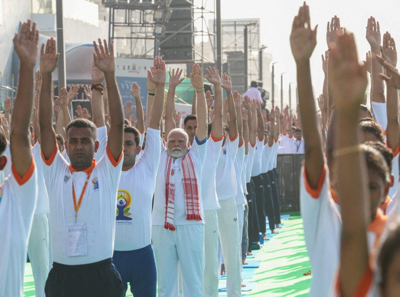 Modi'den yoga şov: Guinness rekoru denemesi - Resim: 3