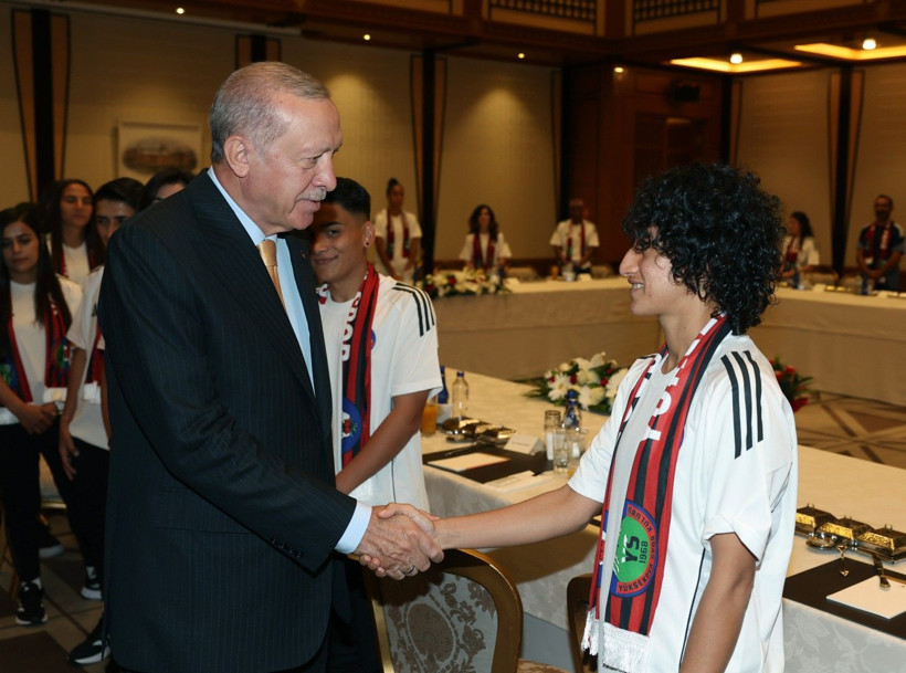 Kupayı Erdoğan'a götürdüler - Resim: 2