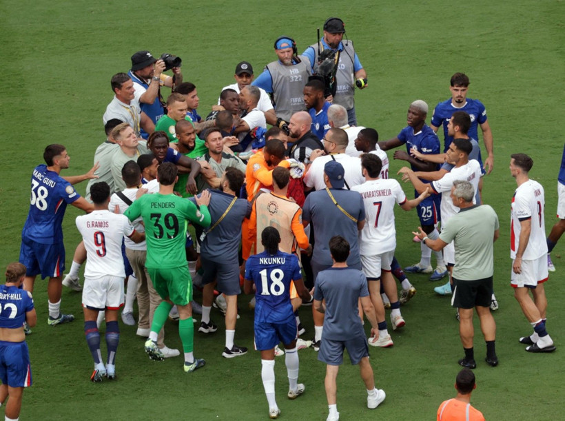 PSG-Chelsea finaline damga vuran kavga: Luis Enrique, Joao Pedro'yu yere indirdi - Resim: 11