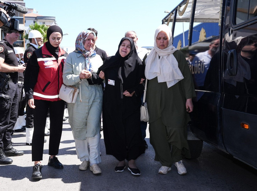 İzmir şehitlerini uğurladı, namazını babası kıldırdı - Resim: 25