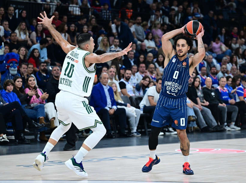 Anadolu Efes'e Ergin Ataman darbesi: Cedi Osman şov yaptı - Resim : 1