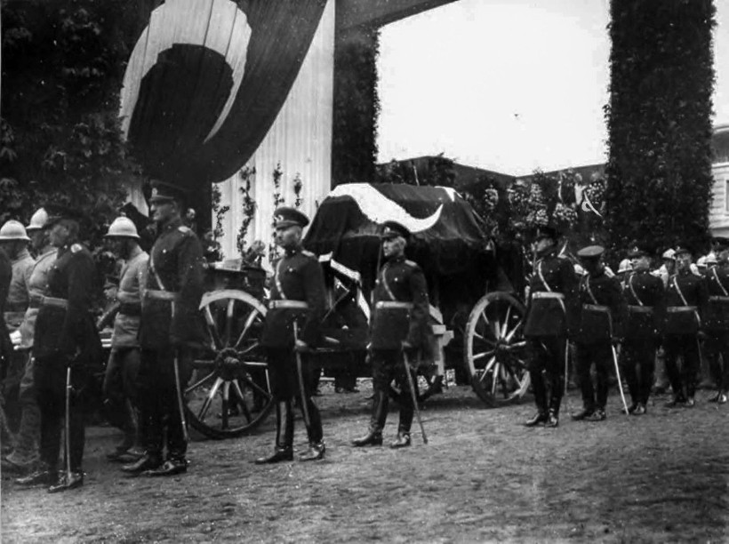Gözyaşlarıyla tarihe geçen anlar: Atatürk’ün cenaze yolculuğu - Resim: 12