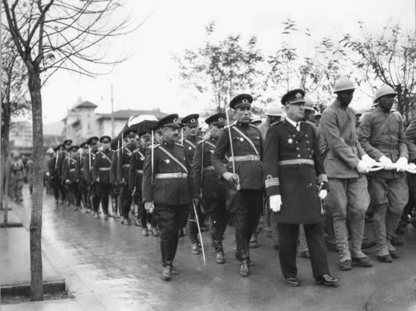 Gözyaşlarıyla tarihe geçen anlar: Atatürk’ün cenaze yolculuğu - Resim: 52