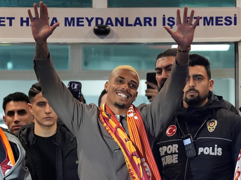 Galatasaray'ın yeni transferi İstanbul'da: 'Eve döndüğüm için çok mutluyum' - Resim : 1