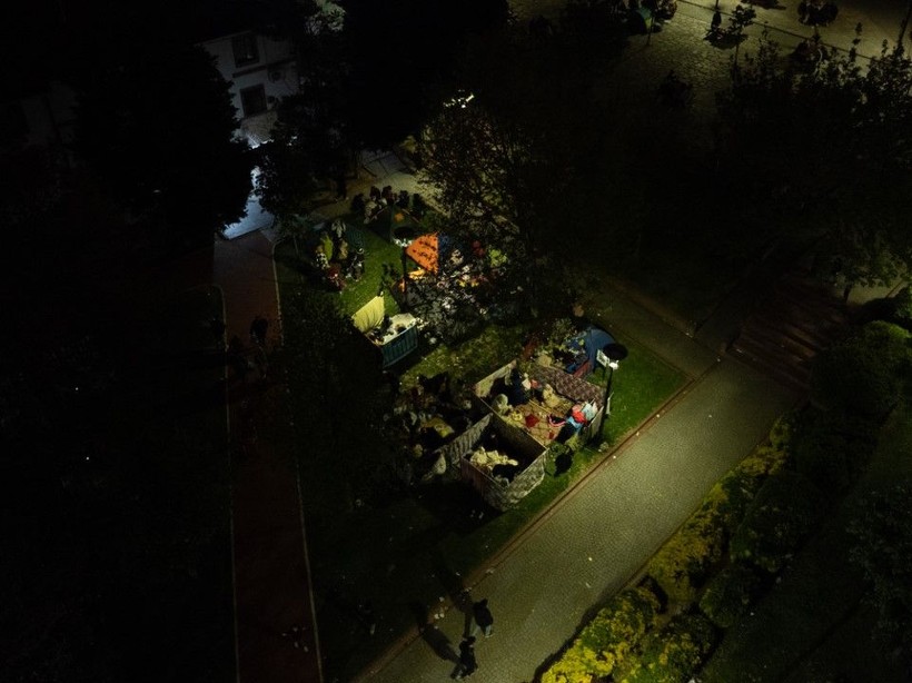 İstanbul'da deprem korkusu: Geceyi dışarıda geçiriyorlar - Resim: 21