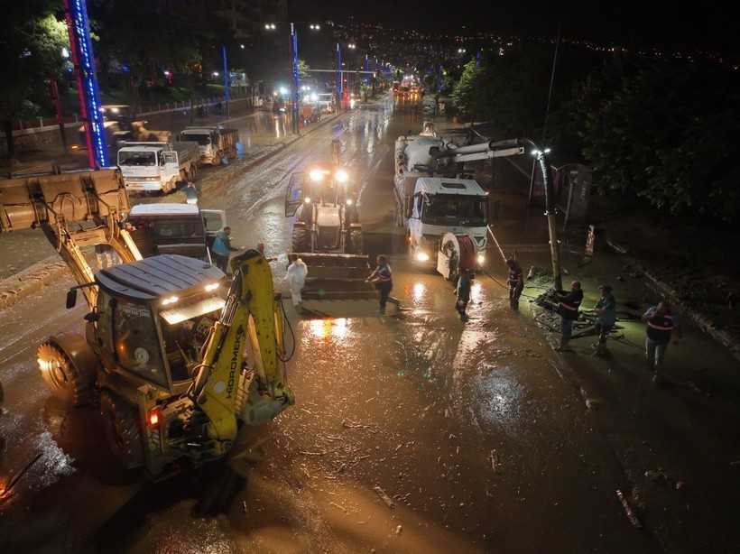 Hasar büyük: Trabzon'dan çarpıcı kareler - Resim: 10
