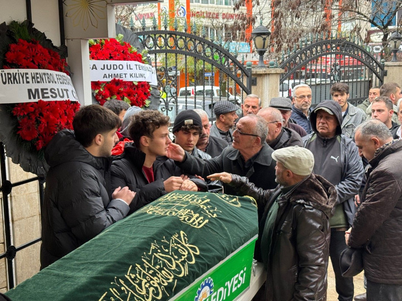 Judocu Emre Yazgan'ı ikizi uğurladı - Resim: 1