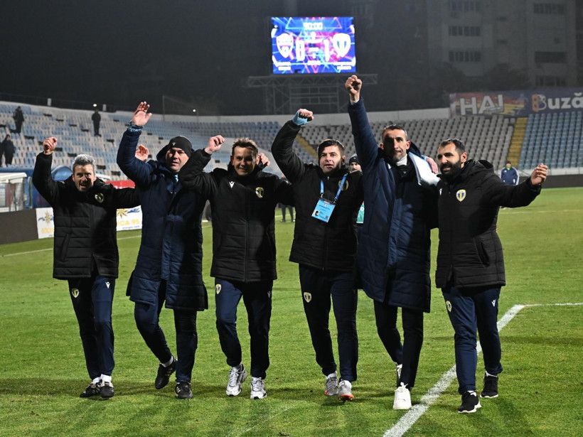 Petrolul Ploieşti Teknik Direktörü Mehmet Topal, istifa etti - Resim : 1