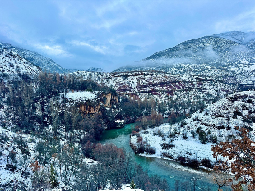 Munzur Vadisi'nin kış manzarası İsviçre'yi aratmıyor - Resim : 1