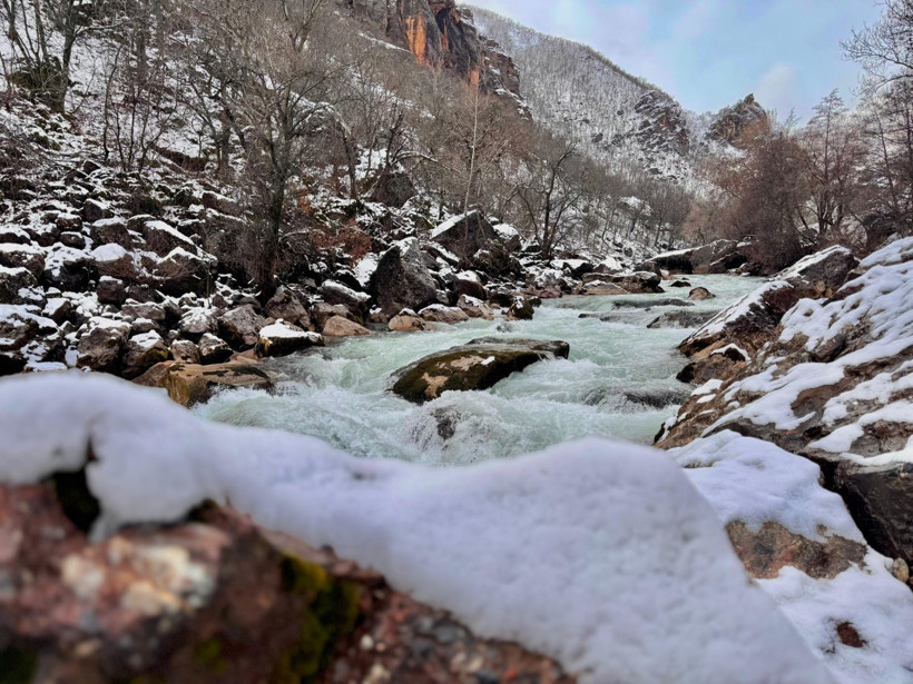 Munzur Vadisi'nin kış manzarası İsviçre'yi aratmıyor - Resim : 3
