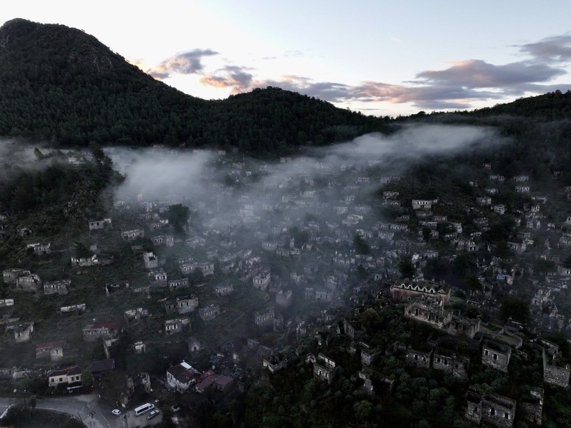 Muğla'nın hayalet köyü sisler içinde kayboldu - Resim: 6