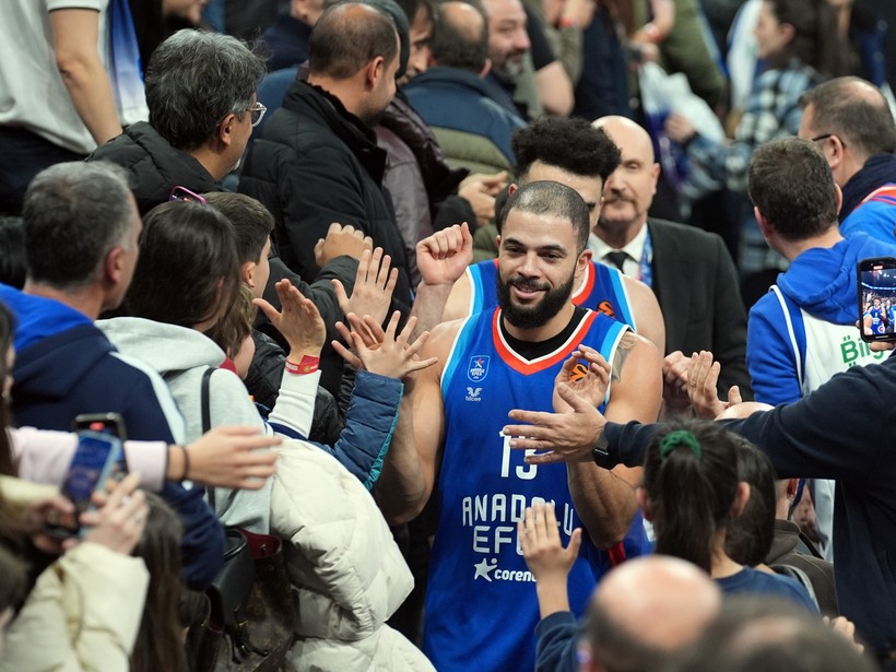 Anadolu Efes’ten Euroleague’de kritik zafer! Real Madrid’i devirdi - Resim : 1