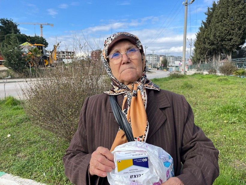 Sattığı arsadaki konteynerini alınca hapse girdi: Eşi, 88 yaşındaki adamı bir torba ilaçla uğurladı - Resim : 2