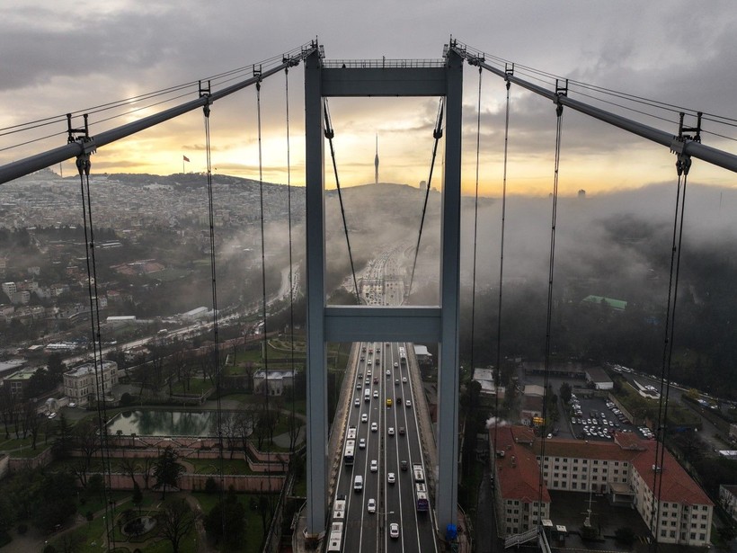 İstanbul’da sis alarmı: Köprüler görünmez oldu - Resim: 1