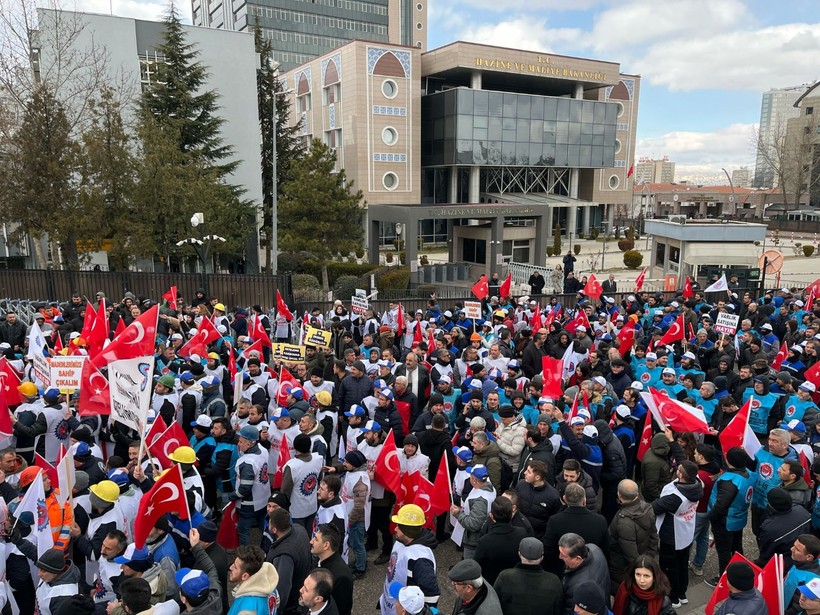 Madenciler, bakanlığın kapısına dayandı - Resim : 5