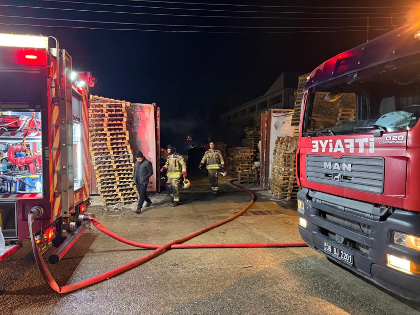 Ankara'da palet fabrikasında yangın - Resim : 1